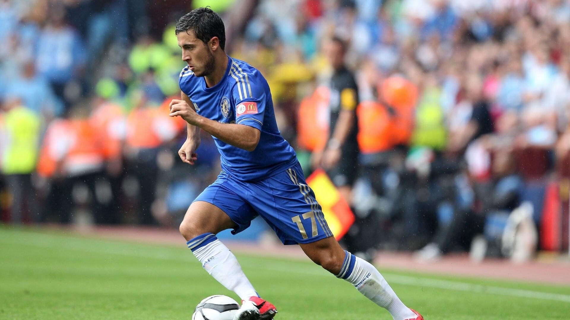 足球场馆智能安检设备全面启用,确保安全无忧,足球场检测标准